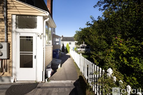 121 Highland Ave Windsor CT 06095 2 Beds Apartment for Rent