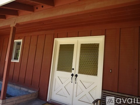 943 Oak Ave 3 Beds Apartment for Rent