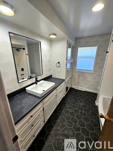 520 29Th Avenue Northeast 2 Beds Apartment for Rent