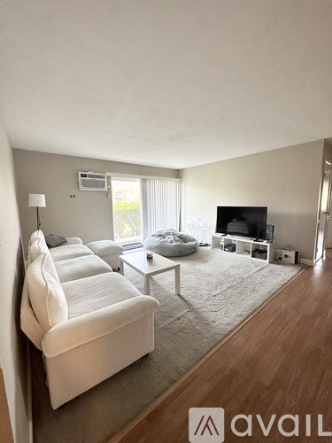 9S180 Lake Drive 2 Beds Apartment for Rent - Photo gallery 2