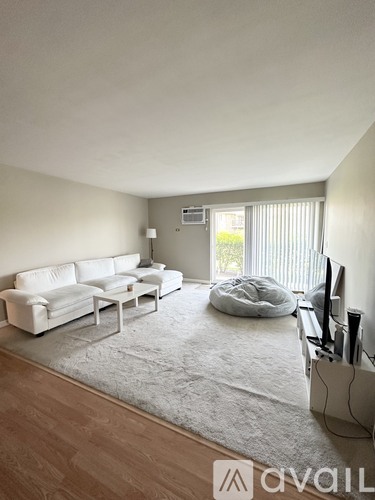 9S180 Lake Drive 2 Beds Apartment for Rent - Photo gallery 3
