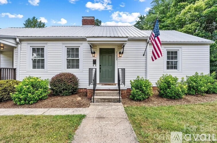 1252 11th Street Northwest 4 Beds Single Family Home for Rent - Photo gallery 3