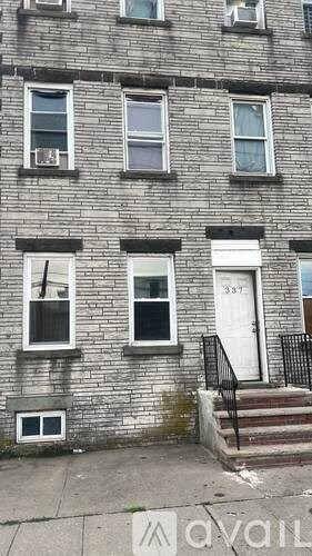 339 Washington St 2 Beds Apartment for Rent