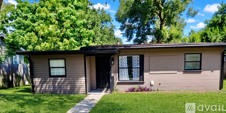 1214 10th St 3 Beds Single Family Home for Rent - Photo gallery 1