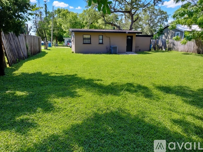 1214 10th St 3 Beds Single Family Home for Rent - Photo gallery 2