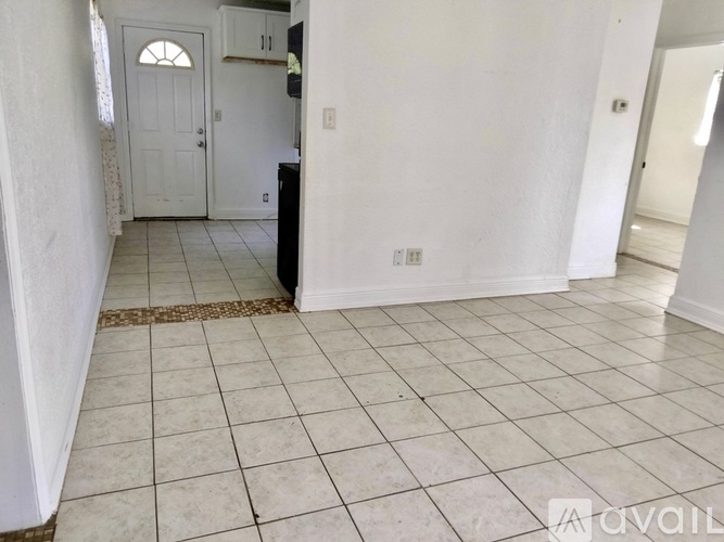 1214 10th St 3 Beds Single Family Home for Rent - Photo gallery 4