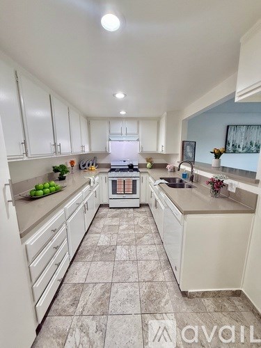 512 W Imperial Ave 2 Beds Apartment for Rent