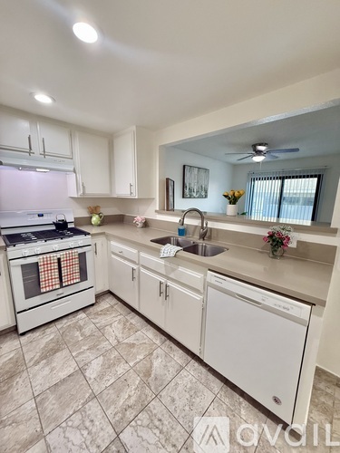 512 W Imperial Ave 2 Beds Apartment for Rent - Photo gallery 2