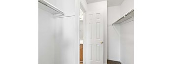 2 Bed 2 Bath with Bay Windows (Upstairs)