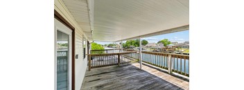 1 Bed 1 Bath (Upstairs)