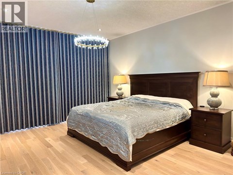 923 EAGLECREST Court 4 Beds Apartment for Rent