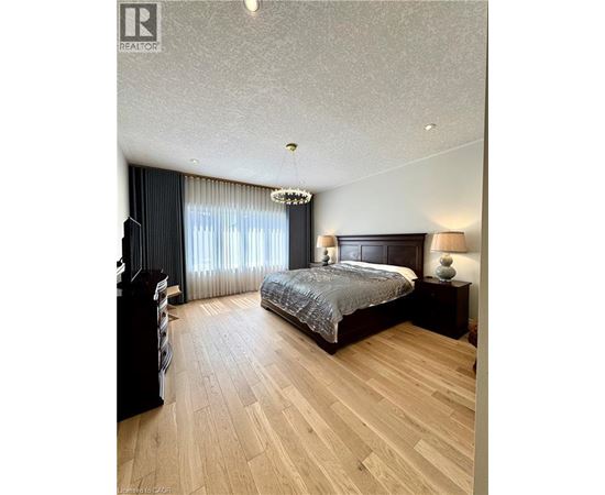 923 EAGLECREST Court 4 Beds House for Rent - Photo gallery 2