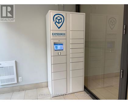 A tall white cabinet with a blue logo and the word EXPEDIBIX on it.