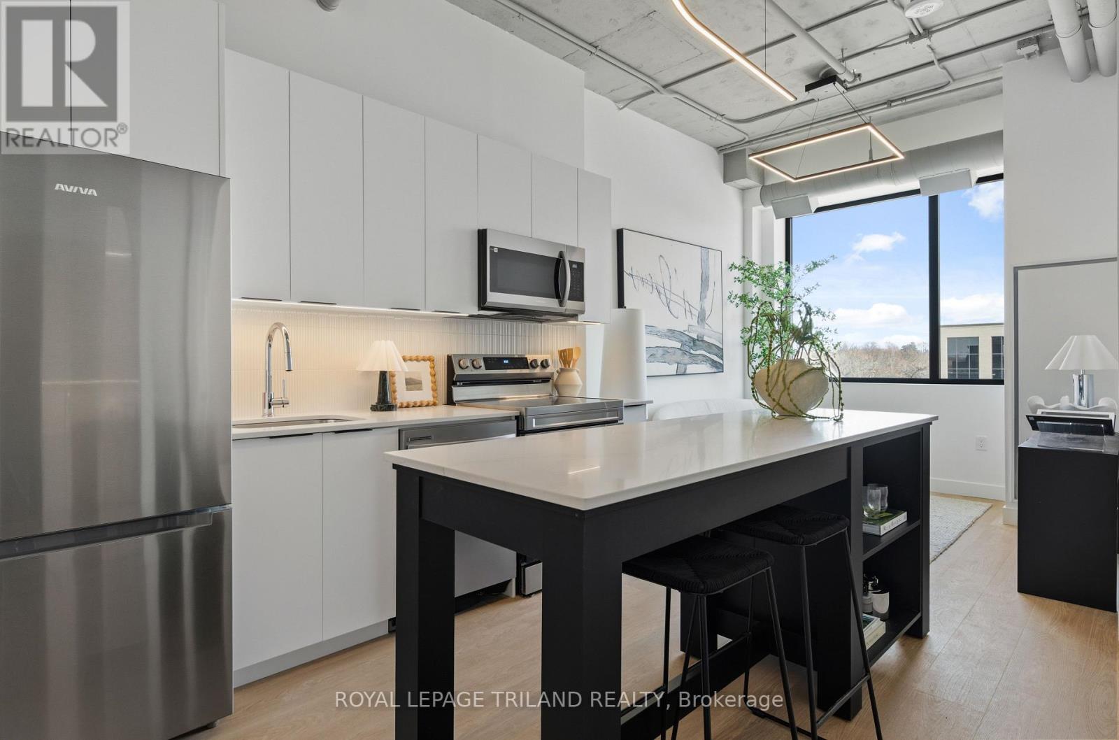 2 bedroom apartment - 203 - 685 RICHMOND STREET 203, London East (East F) 5