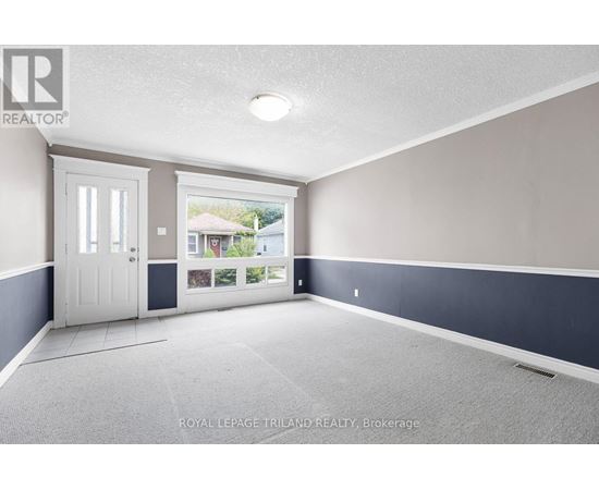 1 - 35 MILES STREET 3 Beds House for Rent - Photo gallery 1