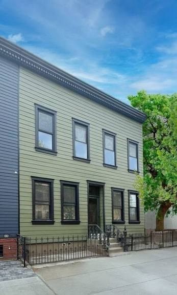 139 Kingsland Avenue 2 Beds Apartment for Rent