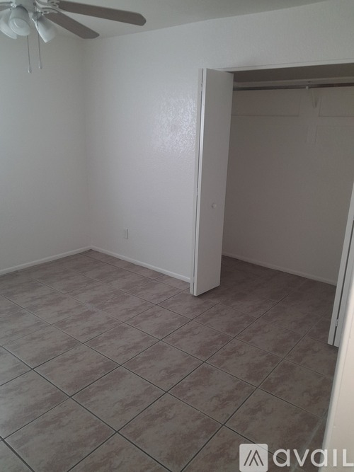 2240 West Belmont Avenue 2 Beds Apartment for Rent - Photo gallery 2