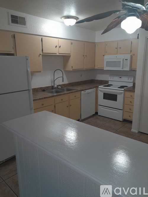 2240 West Belmont Avenue 2 Beds Apartment for Rent - Photo gallery 3