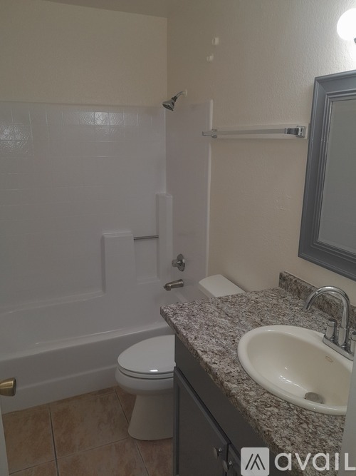 2240 West Belmont Avenue 2 Beds Apartment for Rent - Photo gallery 4
