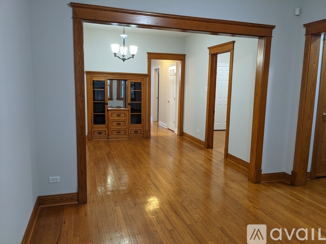 2528 North Hamlin Avenue 2 Beds Apartment for Rent - Photo gallery 3