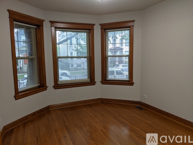 2528 North Hamlin Avenue 2 Beds Apartment for Rent - Photo gallery 4