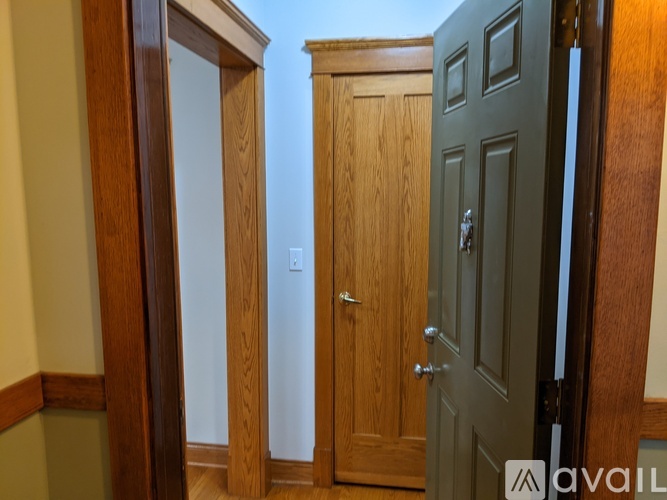 2528 North Hamlin Avenue 2 Beds Apartment for Rent - Photo gallery 5