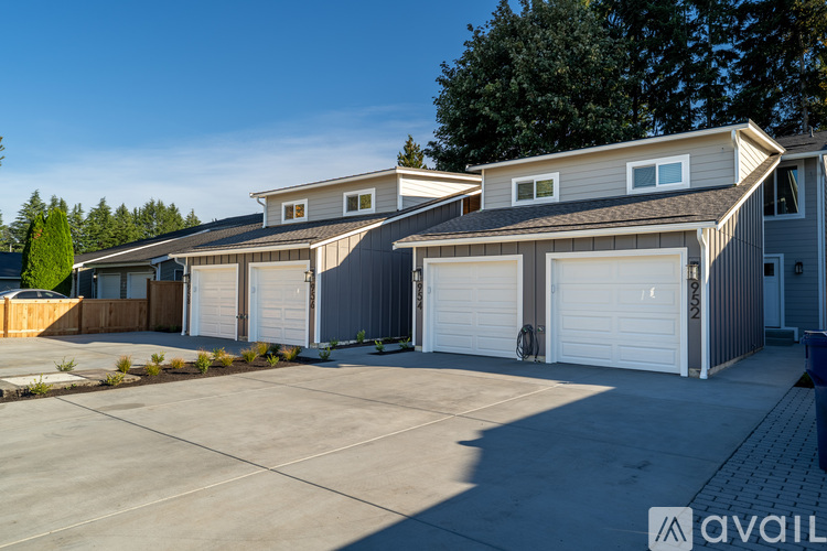 952 28th St NE 3 Beds Townhouse for Rent - Photo gallery 1
