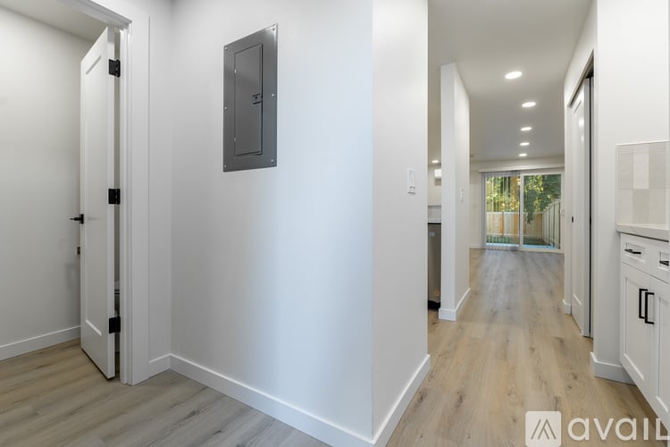 952 28th St NE 3 Beds Townhouse for Rent - Photo gallery 3
