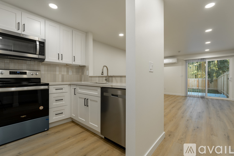 952 28th St NE 3 Beds Townhouse for Rent - Photo gallery 4