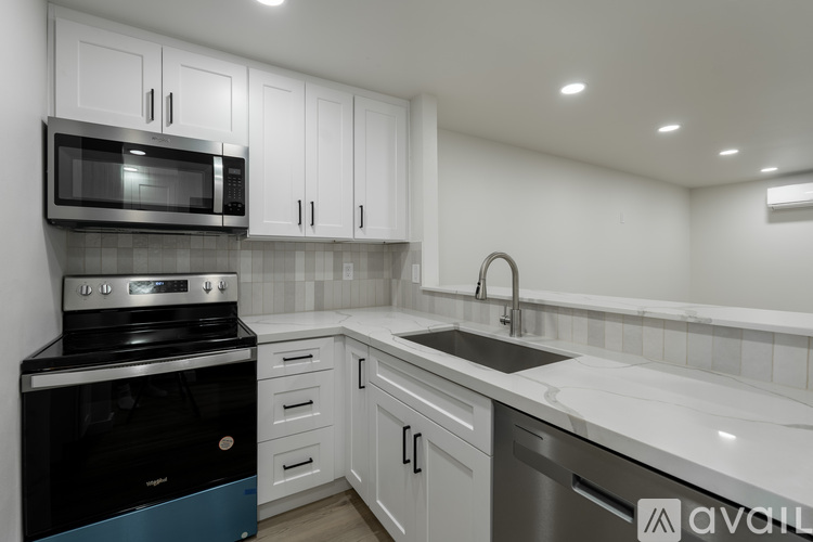 952 28th St NE 3 Beds Townhouse for Rent - Photo gallery 5