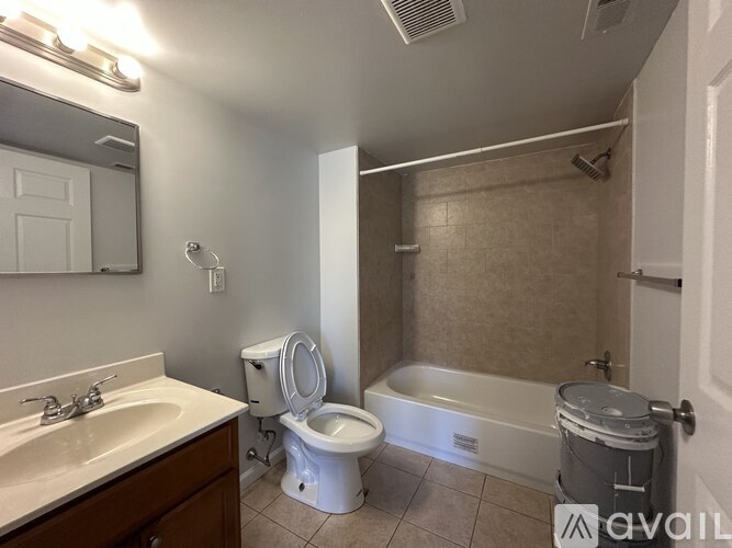 3429 N Sydenham St 3 Beds Apartment for Rent - Photo gallery 5