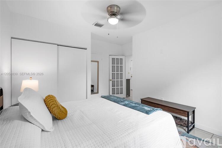 1906 SW 21st St 3 Beds Single Family Home for Rent - Photo gallery 2