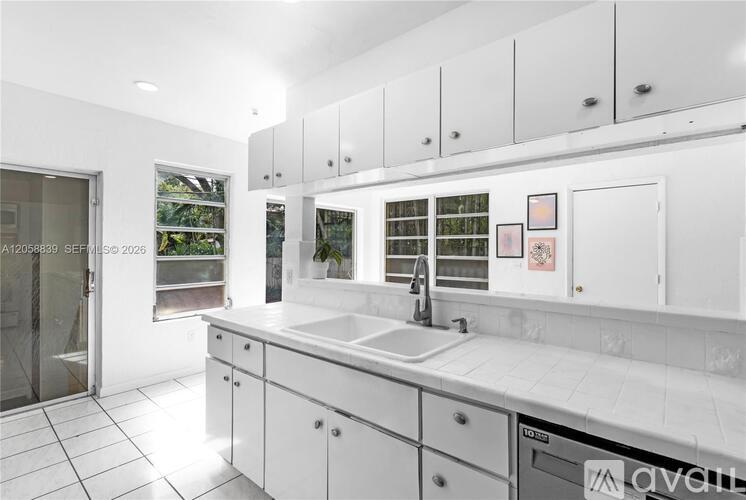 1906 SW 21st St 3 Beds Single Family Home for Rent - Photo gallery 5