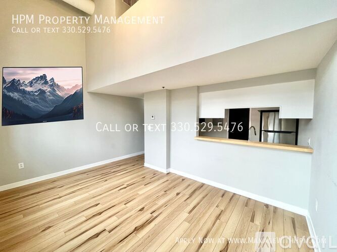 1133 W 9th St 1 Apartment for Rent - Photo gallery 2