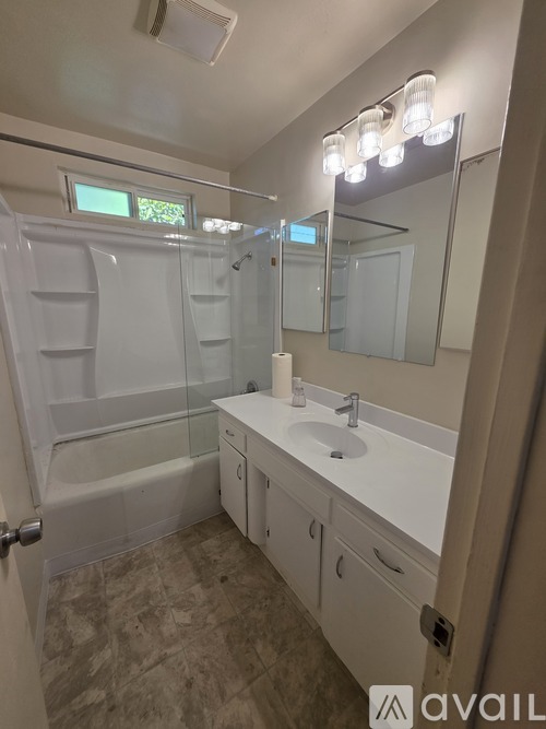 1339 E 4th St 3 Beds Single Family Home for Rent - Photo gallery 5