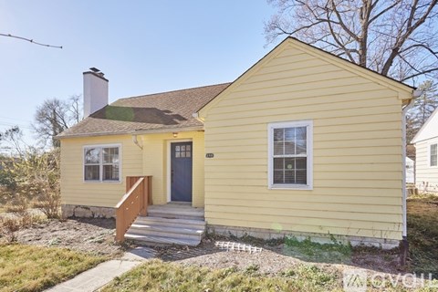 208 South Clark Street 3 Beds Apartment for Rent