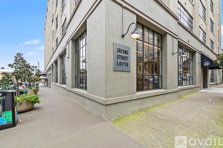 1314 NW Irving St Studio Apartment for Rent - Photo gallery 1