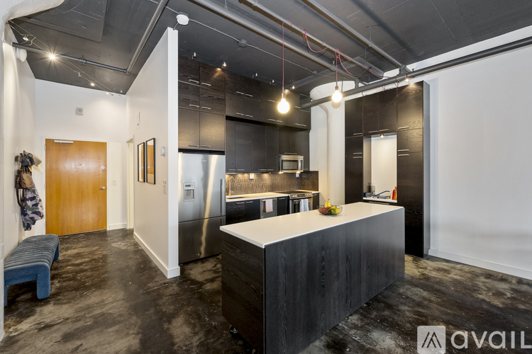 1314 NW Irving St Studio Apartment for Rent - Photo gallery 4