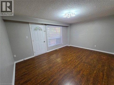 165 GREEN VALLEY Drive Unit# 72 3 Beds Apartment for Rent