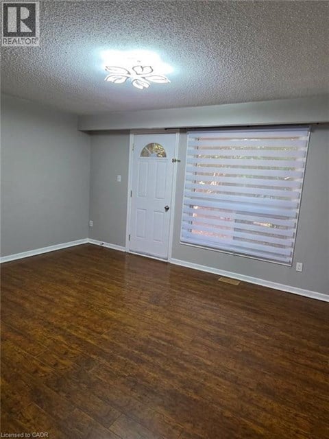 165 GREEN VALLEY Drive Unit# 72 3 Beds Apartment for Rent