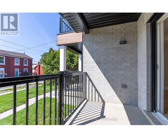 1 - 24 QUEEN STREET 2 Beds Home, Multifamily, Triplex for Rent - Photo gallery 5