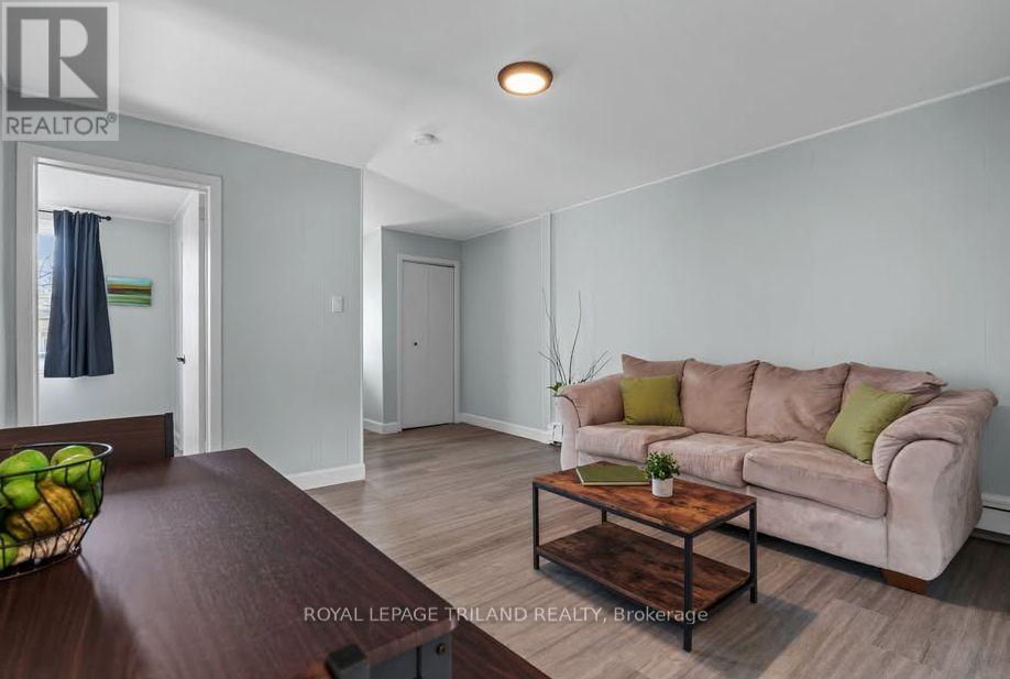 2 bedroom apartment - 2 - 469 GREY STREET 2, London East (East K) 2