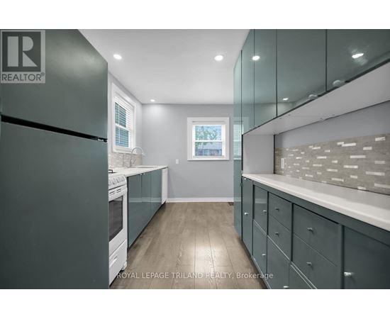 1 - 122 CENTRE STREET 3 Beds Home, Multifamily, Duplex for Rent - Photo gallery 1