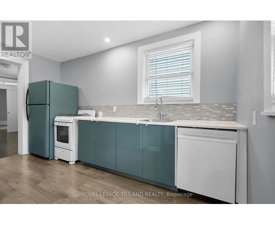 1 - 122 CENTRE STREET 3 Beds Home, Multifamily, Duplex for Rent - Photo gallery 2