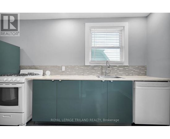 1 - 122 CENTRE STREET 3 Beds Home, Multifamily, Duplex for Rent - Photo gallery 3