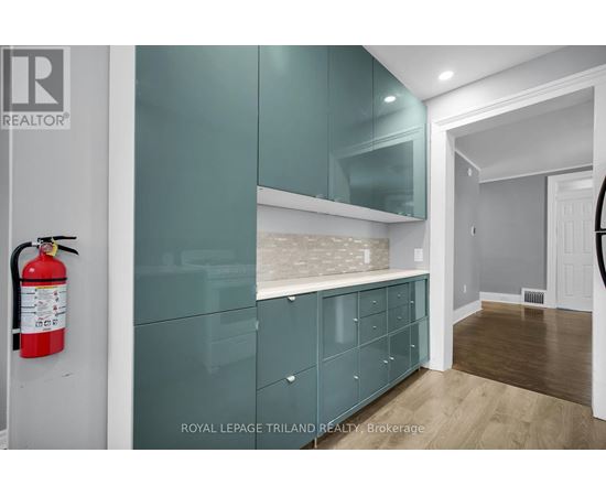 1 - 122 CENTRE STREET 3 Beds Home, Multifamily, Duplex for Rent - Photo gallery 5
