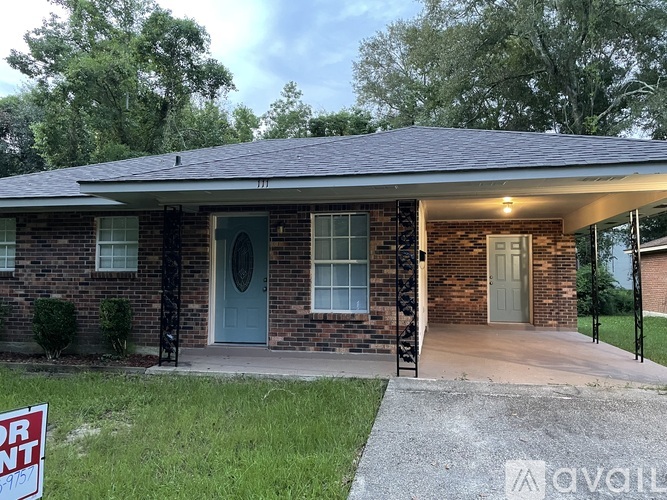 111 Center Street 3 Beds Single Family Home for Rent - Photo gallery 1