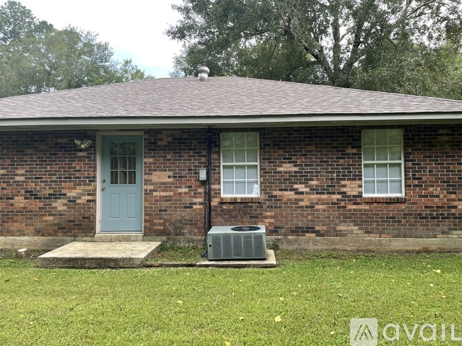 111 Center Street 3 Beds Single Family Home for Rent - Photo gallery 3