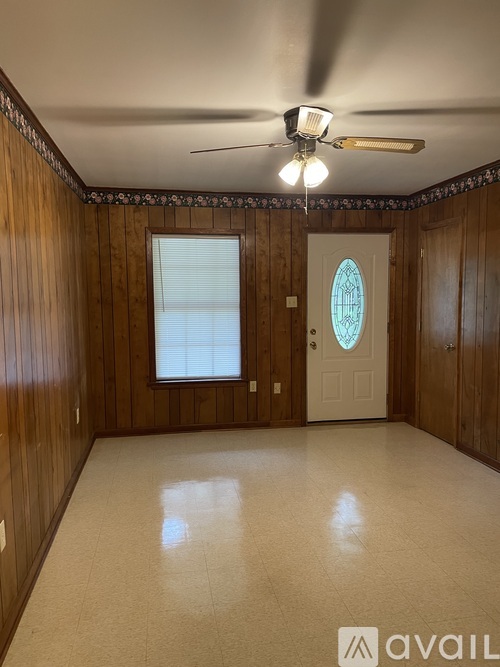 111 Center Street 3 Beds Single Family Home for Rent - Photo gallery 4