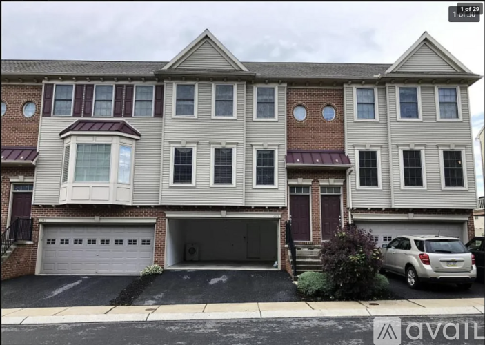 South Creekbend Drive 3 Beds Townhouse for Rent - Photo gallery 1